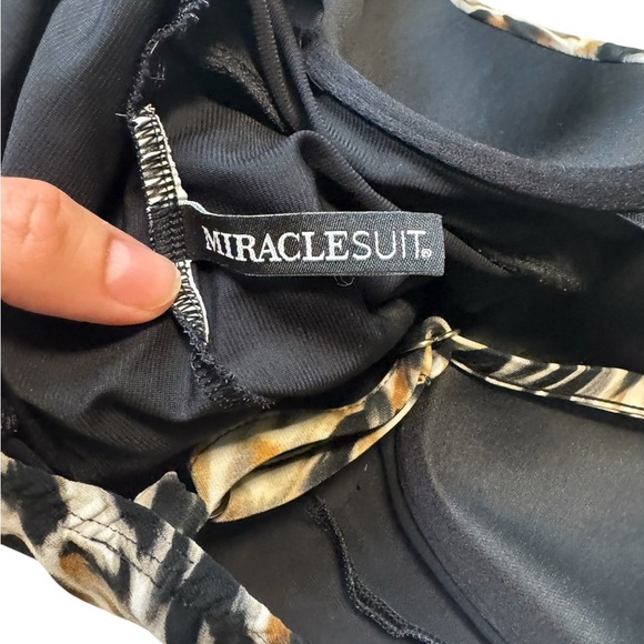 👙✨ Miraclesuit Fur Realz Adora Leopard Print Skirted One-Piece Swimsuit 8 ✨👙 - Picture 5 of 8